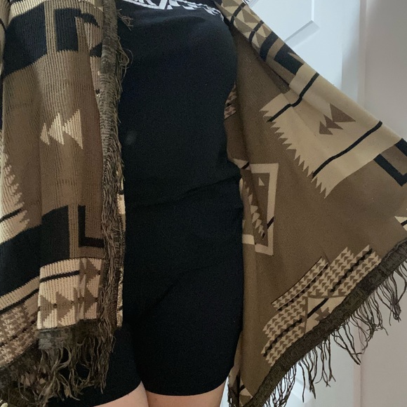 2/20$ Cute Cardigan - Picture 2 of 4